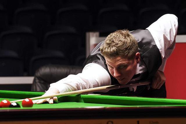 经历了一系 经历了一系