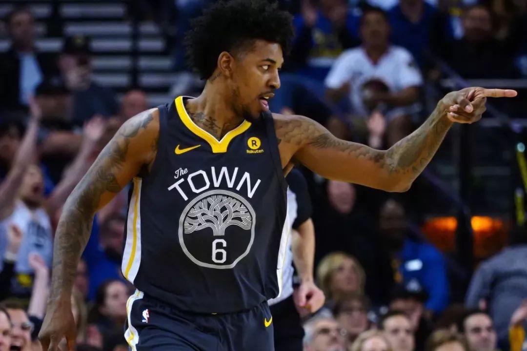 而是用控球 而是用控球